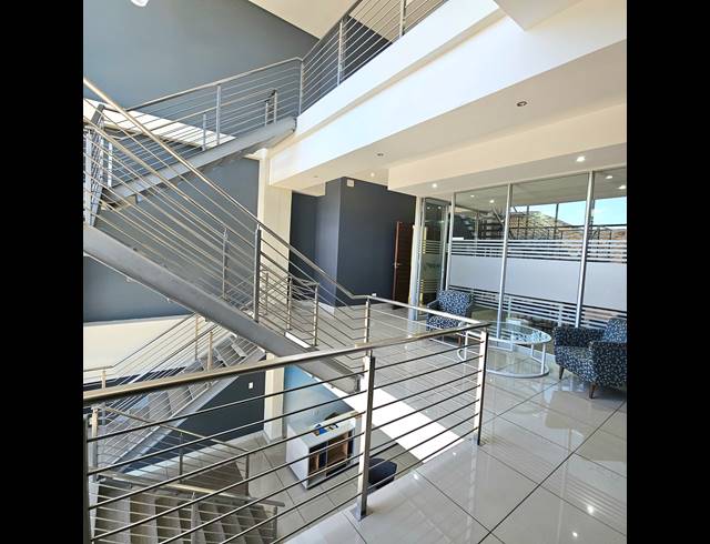 1,371M² BUILDING FOR SALE IN DIE HOEWES